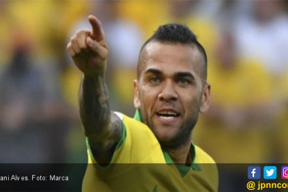 Ketahuan! Dani Alves Menjajakan Diri ke Barcelona - JPNN.COM