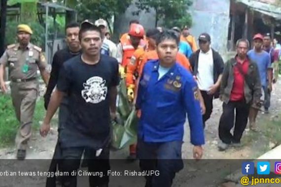 Bocah 10 Tahun Tewas Tenggelam di Sungai Ciliwung Saat Cari Biawak - JPNN.COM