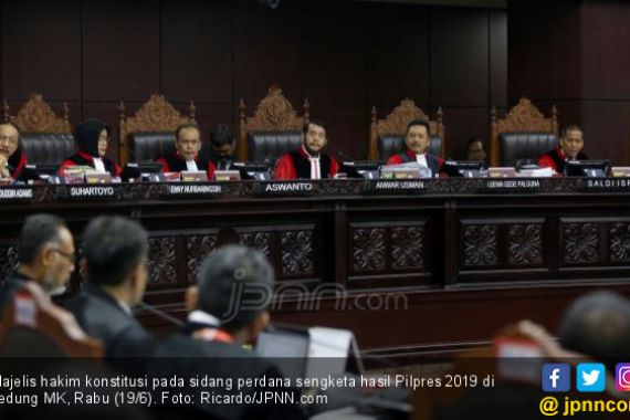 Sidang Putusan Sengketa Pilpres 2019: Hak Hakim MK Baca Dissenting Opinion atau Tidak - JPNN.COM