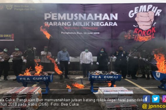 Bea Cukai Pangkalan Bun Musnahkan Jutaan Batang Rokok Ilegal - JPNN.COM