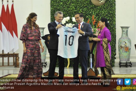 Kalau Pak Jokowi Suka sama Kaus Timnas Argentina Itu Bayar, atau Serahkan ke KPK - JPNN.COM