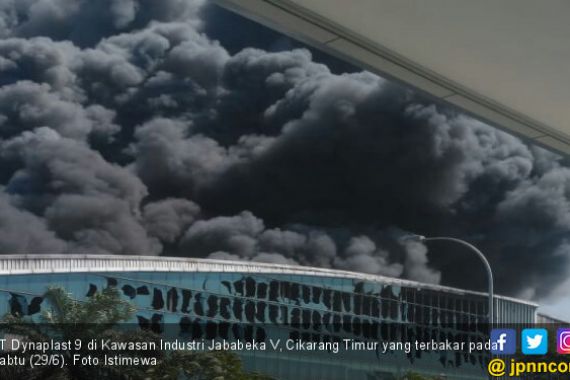 PT Dynaplast Jababeka Kebakaran - JPNN.COM