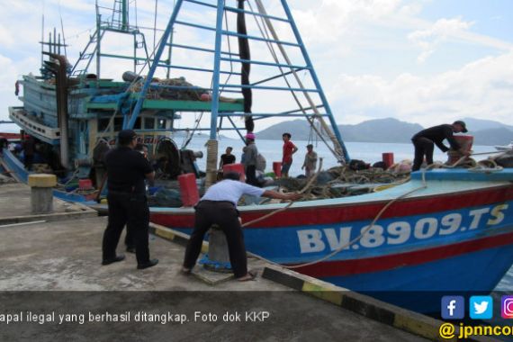 KKP Terima Satu Kapal Ilegal Tangkapan Bakamla - JPNN.COM