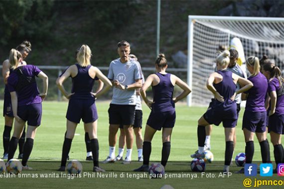 Semifinal Piala Dunia Wanita 2019 Inggris vs AS: Neville Mencium Kebahagiaan Pemainnya - JPNN.COM