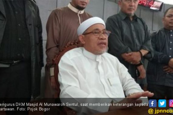 Soal Anjing Masuk Masjid, DKM Al Munawaroh: Ini Bukan Karena Berlainan Agama - JPNN.COM