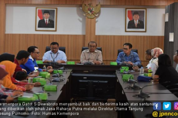 Santuni Ahli Waris Korban Tsunami Tanjung Lesung, Sesmenpora Berterima Kasih Kepada Jasa Raharja - JPNN.COM