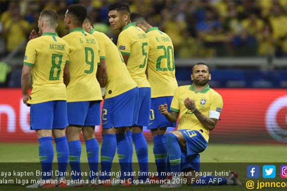 Daftar Lengkap Trofi Kapten Brasil Dani Alves - JPNN.COM