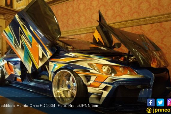 Inspirasi Modifikasi Honda Civic FD 2004 dari Surabaya - JPNN.COM