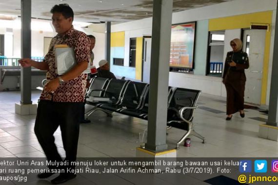 Rektor Unri Diperiksa Kejati Riau soal Dugaan Korupsi Bernilai Miliaran - JPNN.COM