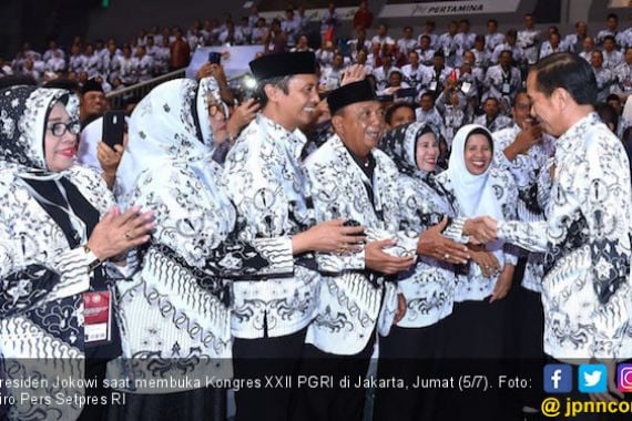 Jokowi Apresiasi Peran PGRI Memperkukuh Persatuan Bangsa - JPNN.COM