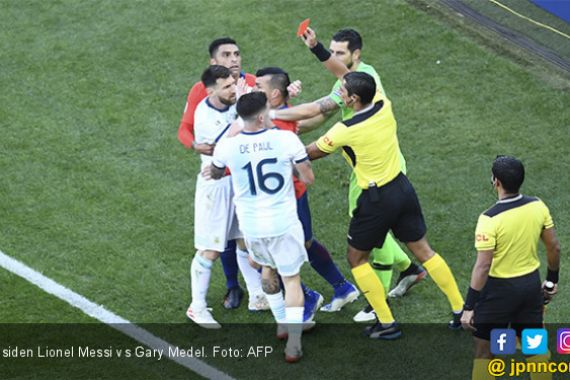 Berantem Sama Medel, Messi Kena Kartu Merah, Argentina Kalahkan Chile 2-1 - JPNN.COM