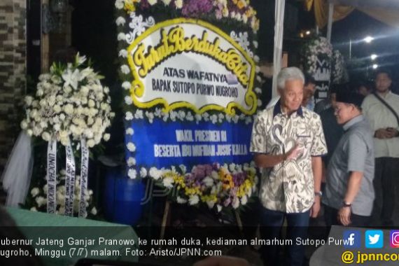 Setelah Menteri Retno, Ganjar Pranowo Datang Bertakziah ke Kediaman Almarhum Sutopo - JPNN.COM