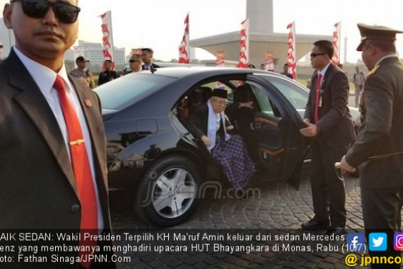 Biasa Naik Alphard, Kiai Ma'ruf Kini Tunggangi Sedan Mercy Berpelat Pejabat - JPNN.COM