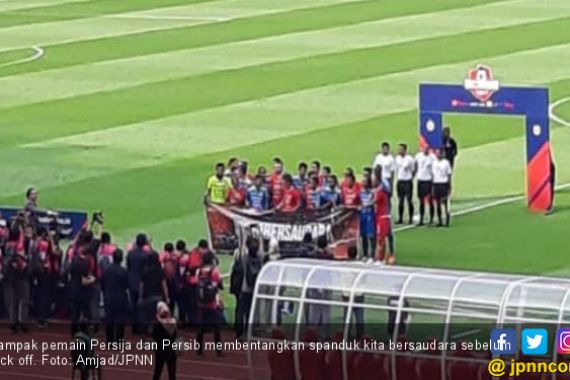 Kampanye Damai Pemain Persija-Persib Disambut Tepuk Tangan Penonton - JPNN.COM