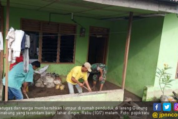 Banjir Lahar Dingin Rendam Dua Desa di Lereng Gunung Sinabung - JPNN.COM