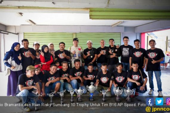 Rio Bramantio dan Rian Risky Sumbang 10 Trophy Untuk Tim B16 AP Speed - JPNN.COM