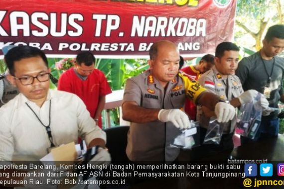 Jadi Pengedar Sabu-sabu, Dua Aparatur Sipil Negara Ditangkap - JPNN.COM