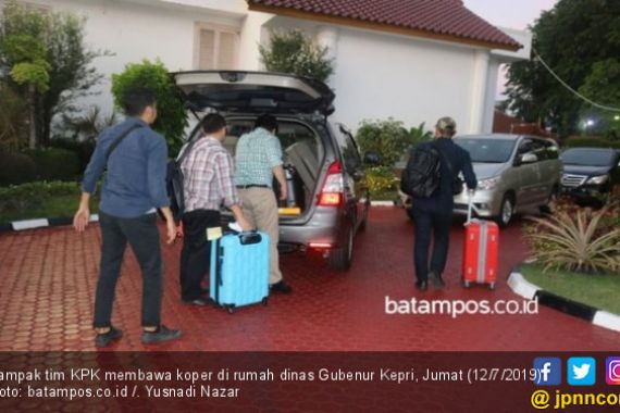 Usai Diperiksa KPK, 5 Saksi Kasus Suap Gubernur Kepri Kompak Bungkam - JPNN.COM
