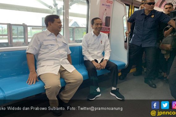 Sambil Tersenyum, Jokowi: Saya Tahu Pak Prabowo Belum Pernah Naik MRT - JPNN.COM