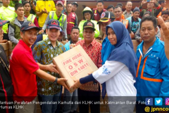 KLHK Serahkan Bantuan Peralatan Pengendalian Karhutla di Kalimantan Barat - JPNN.COM