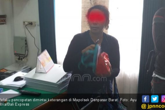 Perempuan Ini Berbuat Dosa di Depan Ruang Tahanan, Terekam CCTV - JPNN.COM