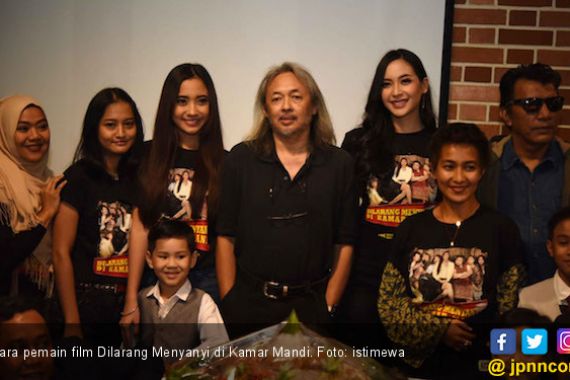 Film Dilarang Menyanyi di Kamar Mandi Angkat Cerita Hoaks di Masyarakat - JPNN.COM