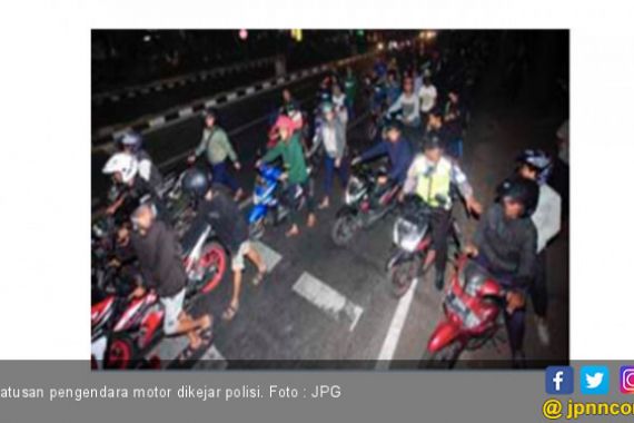 Dikejar Polisi, Ratusan Pengendara Motor Saling Bertabrakan di Jalan - JPNN.COM