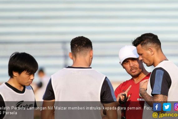 Nil Maizar Beber Resep Jadikan Persela Lebih Sangar - JPNN.COM