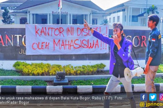 Kecewa sama Bima Arya, Mahasiswa Segel Balai Kota Bogor - JPNN.COM