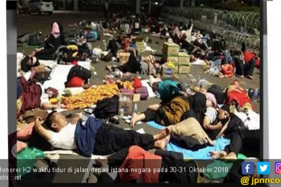 Pernyataan Menohok untuk Honorer K2 yang Pilih PPPK, Sumarni: Percuma Tidur Beralas Koran di Depan Istana! - JPNN.COM