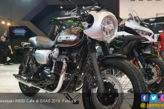 Kawasaki W800 Cafe Melantai di GIIAS 2019, Harga Rp 290 Juta - JPNN.COM