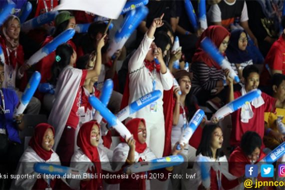 BWF Terkesan sama Batik, Lurik dan Belangkon Wasit di Blibli Indonesia Open 2019 - JPNN.COM