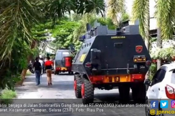 Polda Riau Baku Tembak dengan Penjahat, 2 Orang Tewas, Warga Ketakutan - JPNN.COM