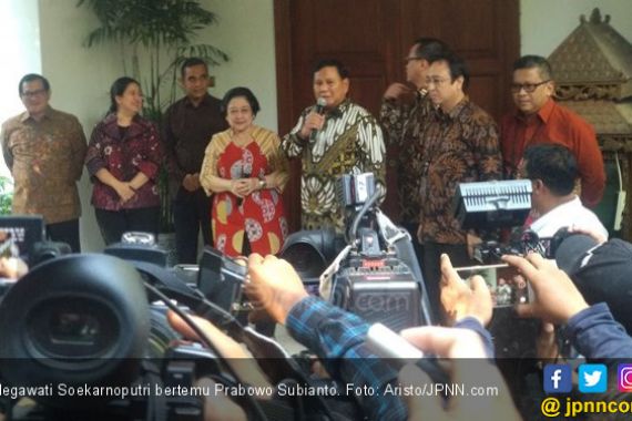 Prabowo Tampak Happy, Sudah Deal dengan Megawati? - JPNN.COM