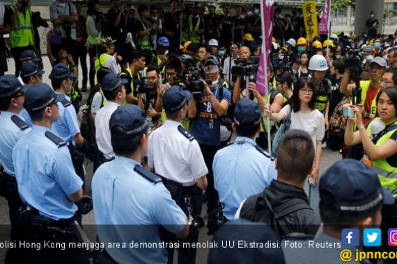 Imbas Demonstrasi, Anak Polisi Hong Kong Jadi Sasaran Perundungan - JPNN.COM
