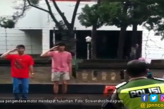 Nyaris Tabrak Pejalan Kaki, Dua Remaja Dihukum Nyanyi Lagu Indonesia Raya - JPNN.COM