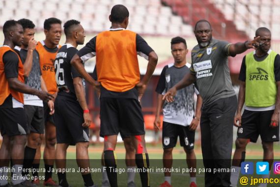 Pelatih Persipura Jacksen F Tiago Selangkah Lagi Penuhi Target - JPNN.COM