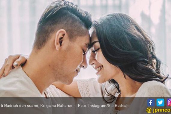 Siti Badriah dan Suami Menyampaikan Kabar Bahagia, Alhamdulillah - JPNN.COM