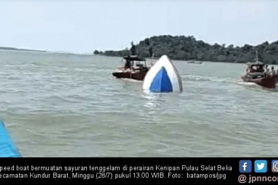 Tabrak Karang, Speed Boat Pengangkut Sayuran Tenggelam di Perairan Selat Belia - JPNN.COM