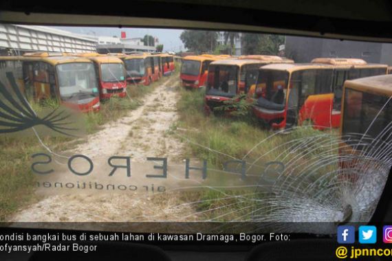 Ditreskrimsus Polda Metro Jaya Mengecek 'Kuburan' Bangkai Bus Transjakarta di Bogor - JPNN.COM