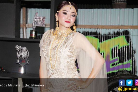 Debby Maulana Kesulitan Menyanyi Rock Dangdut - JPNN.COM