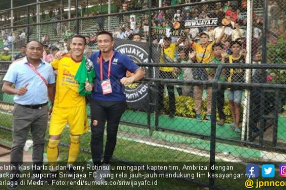 Ferry Rotinsulu Kecewa Aksi Kungfu Kiper PSMS Tak Diganjar Kartu - JPNN.COM