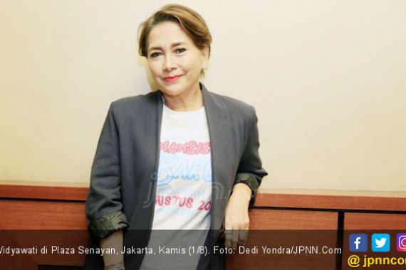 Widyawati Siapkan Sandal Khusus buat Tamu saat Lebaran - JPNN.COM