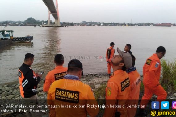 Cekcok dengan Pacar, Pemuda 22 Tahun Nekat Terjun Bebas ke Sungai - JPNN.COM