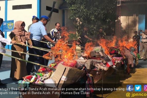 Demi Ketenteraman di Bumi Aceh, Bea Cukai Memusnahkan Rokok Ilegal - JPNN.COM