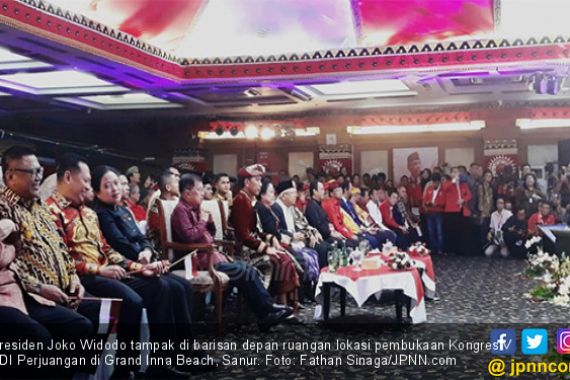 Jokowi Datang dengan Pakaian Adat Bali, Ahok Pakai Baju PDIP - JPNN.COM
