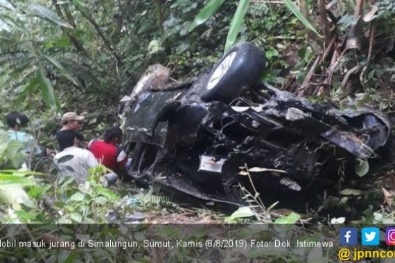 Mobil Masuk Jurang Sedalam 40 Meter, Lima Orang Penumpang Terluka - JPNN.COM