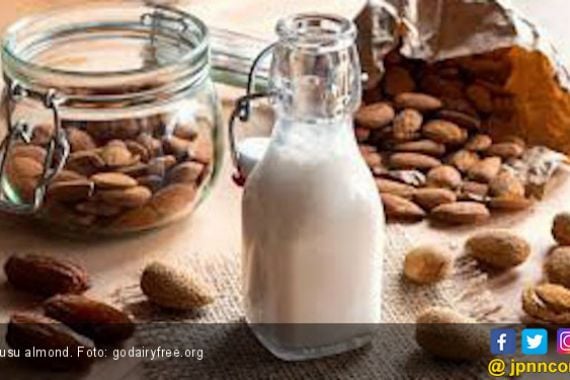 3 Khasiat Rutin Minum Susu Almond, Bantu Cegah Serangan Penyakit Ini - JPNN.COM