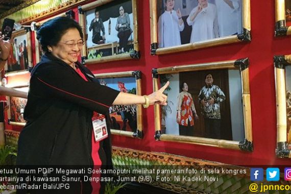 Sambil Menunjuk Gambar Prabowo, Megawati: Ini Foto Favorit Saya - JPNN.COM