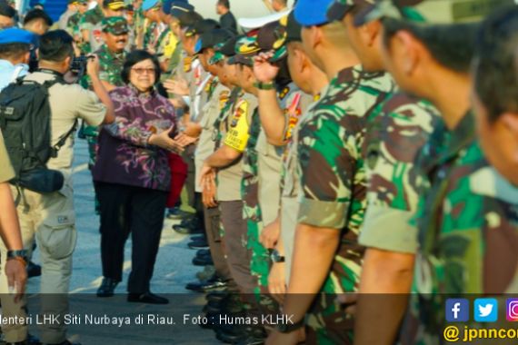 Menteri Siti Tinjau Langsung Penanganan Karhutla di Riau - JPNN.COM